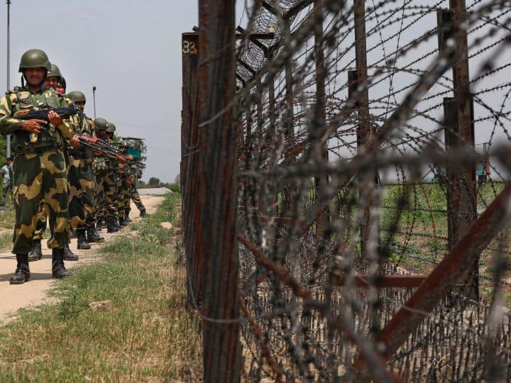 Mob attacks BSF post, five people injured, controversy over smuggling in Bangladesh