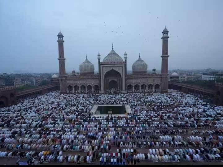The festival of Bakrid is being celebrated with pomp across the country.  Namaz offered in mosques, see photos