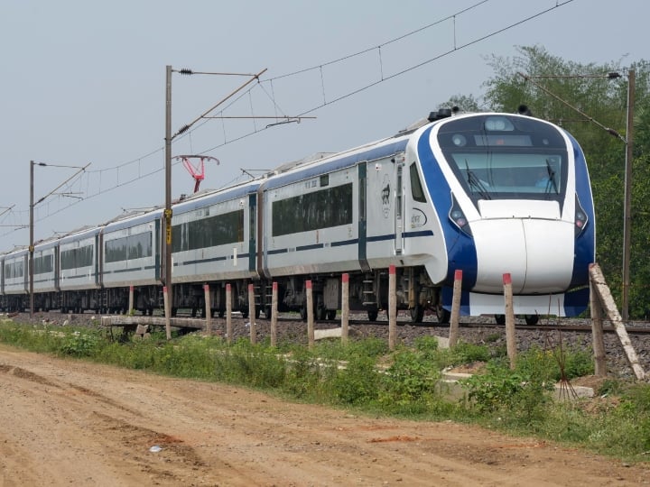 Stones pelted again on Vande Bharat Express, stone pelters targeted in Karnataka, glass shattered