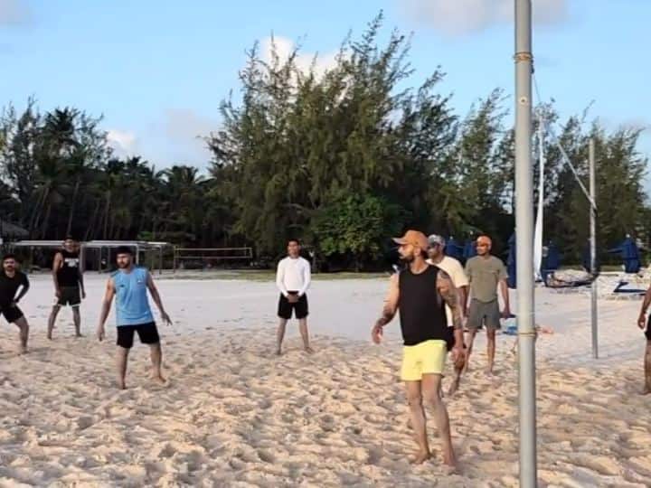 Virat Kohli was seen playing volleyball, see how Team India players had fun in the video