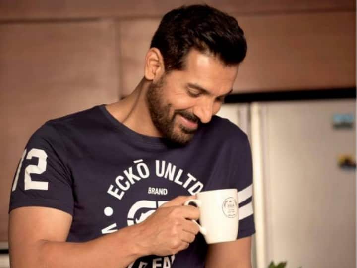 When the waiter said this to John Abraham after eating 64 rotis, you will not be able to stop laughing after listening to the story