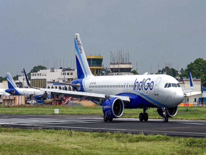 Plane's hydraulics suddenly failed in the air, Abu Dhabi bound flight made emergency landing in Delhi