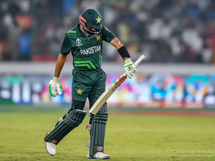 IND vs PAK: When Babar Azam was out, a little fan broke the TV, video going viral