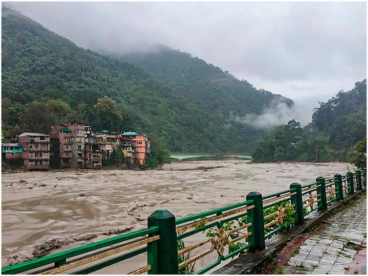 Sikkim Floods: Flood caused devastation in Sikkim, at least 40 people died, 22 bodies recovered from Teesta river.