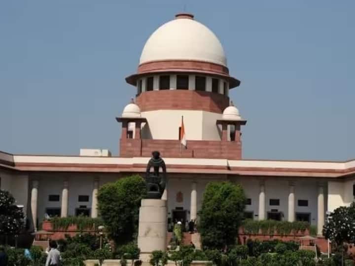 Supreme Court rejects petition claiming oath of Chief Justice of Bombay High Court is wrong, fine imposed