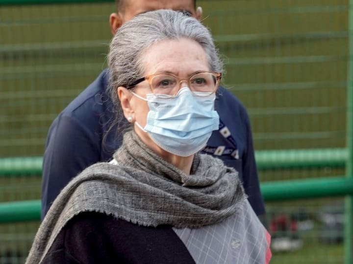 Congress Parliamentary Party President Sonia Gandhi reached Jaipur, is pollution in Delhi the reason?
