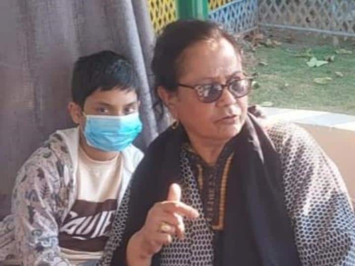 SSB arrested Pakistani woman on Nepal border, who was entering India with child.