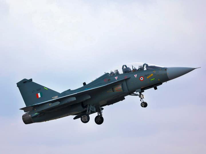 What are the special features of the Tejas aircraft in which PM Modi flew?  America is also a fan