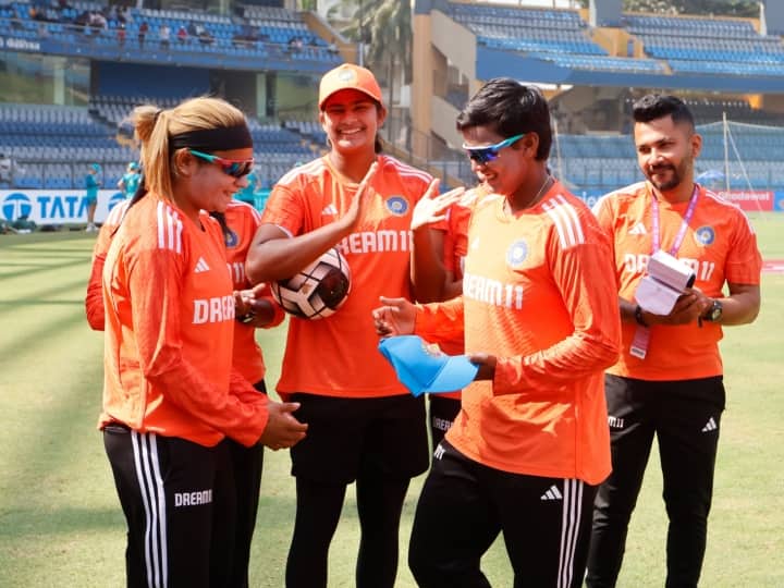 Team India won the toss in the first ODI against Australia;  Saika Ishaq made his debut