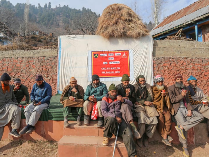 Army soldiers celebrated New Year in LoC villages, sipped tea with local people