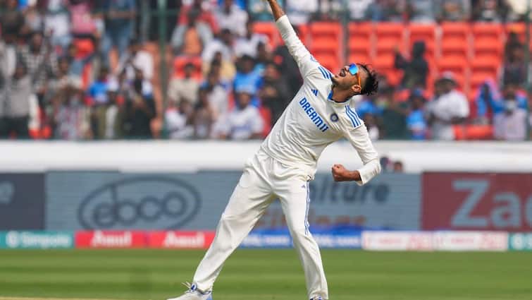 Bairstow collapsed in front of Axar Patel's dangerous bowling, threw the ball in such a way that there was no air in it!