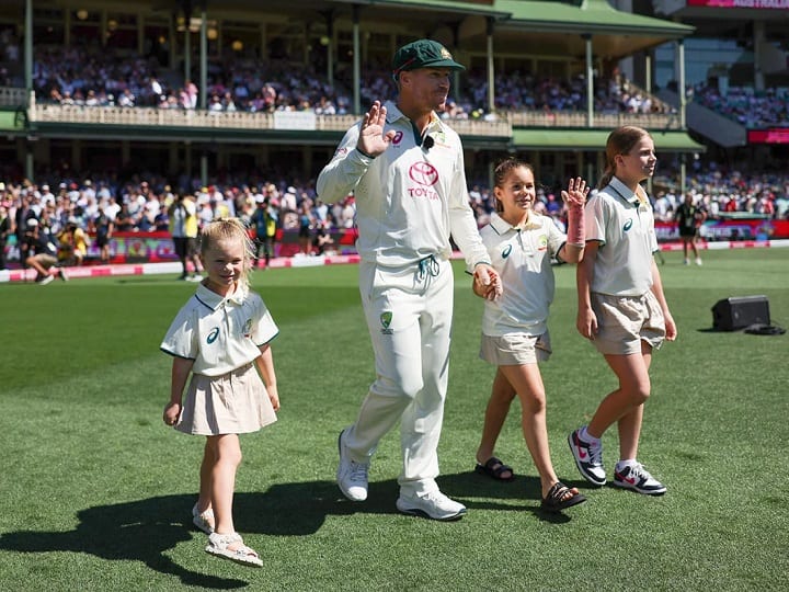 David Warner entered the field with his daughters in the farewell test, the entire stadium echoed with applause.