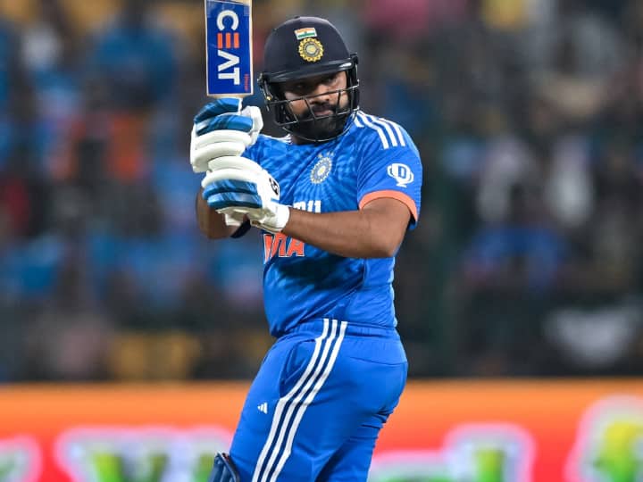 Did the punters make a big mistake by allowing Rohit Sharma to bat again in the Super Over?