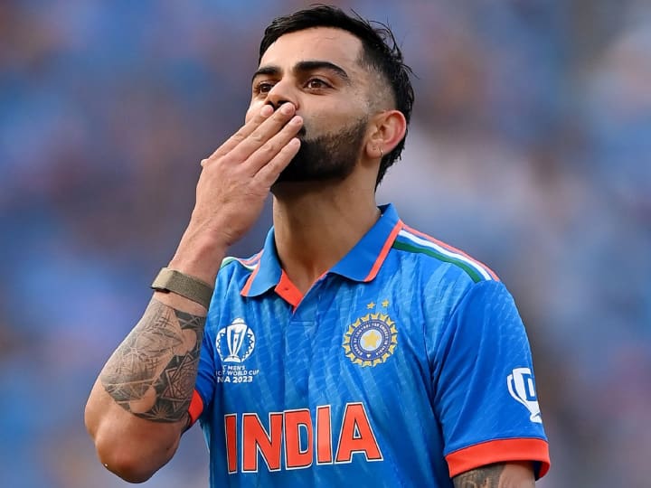 Video: First tore the note and then started dancing by blowing it in the air, laughed after reading the story of Kohli's childhood