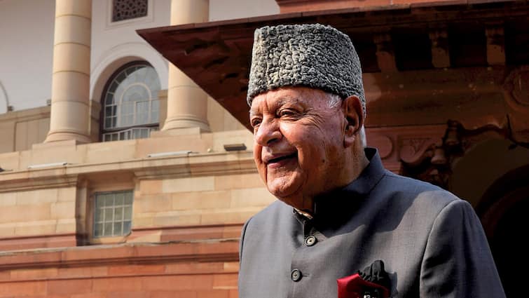Farooq Abdullah became a fan of Modi, read ballads in praise, is this a sign of going with NDA?