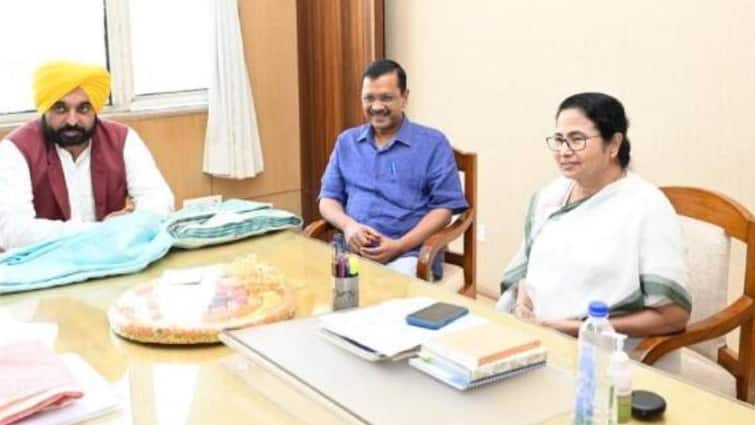 Mamta Banerjee canceled her plan to go to Bengal at the last moment, told this reason to Arvind Kejriwal