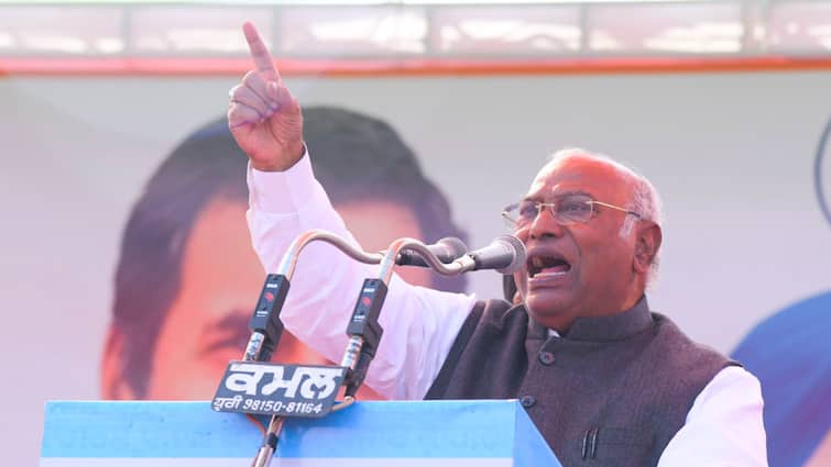 'This is Modi's trick...', Mallikarjun Kharge targets Modi government on the issue of agricultural laws.