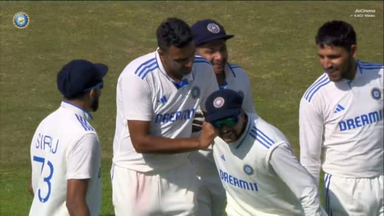 Watch: Ravi Ashwin broke Kuldeep Yadav's heart!  Rejected the offer of his junior bowler